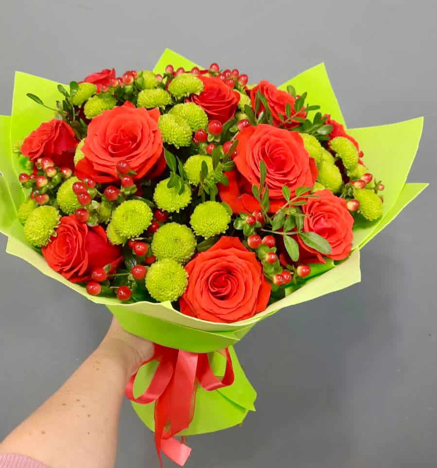 Букет цветов из: Хризантемы и Розы в Копейске