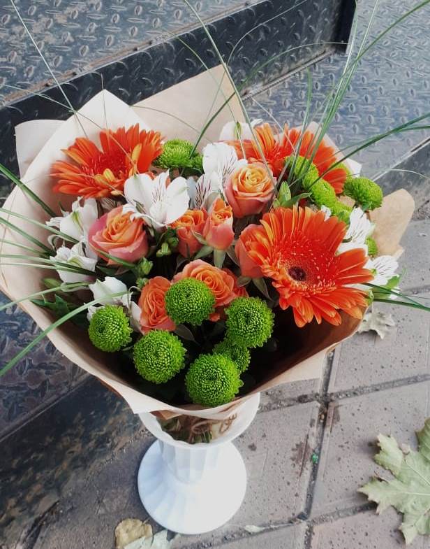 Букет цветов из: Герберы, Хризантемы, Альстромерии и Розы в Копейске