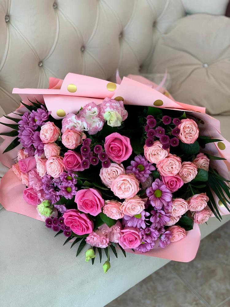 Букет цветов из: Хризантемы, Розы и Лизиантусы в Копейске