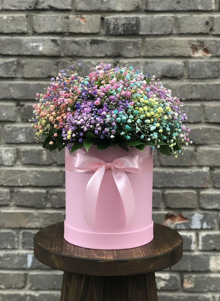 Цветочная композиция из Гипсофила и Розы в шляпной коробке в Копейске