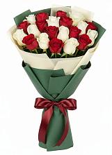 Букет Микс из красных и белых роз в Копейске