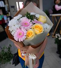 Букет цветов из:  Герберы, Розы и Хризантемы в Копейске