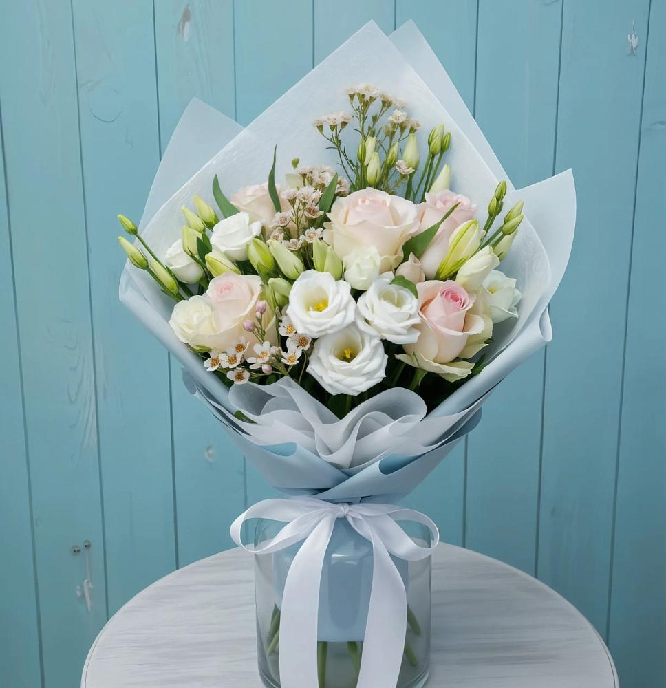 Букет цветов из: Розы и Лизиантусы в Копейске