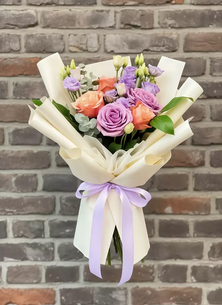 Букет цветов из: Лизиантусы и Розы в Копейске