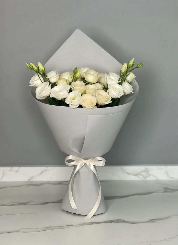 Букет цветов из: Розы и Лизиантусы в Копейске