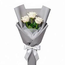 Букет 3 белые розы в Копейске