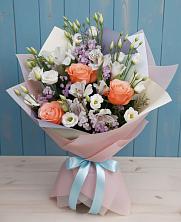 Букет цветов из:  Лизиантусы, Розы, Альстромерии и Гипсофила в Копейске