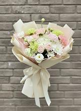 Букет цветов из:  Гвоздики, Розы, Лизиантусы и Хризантемы в Копейске