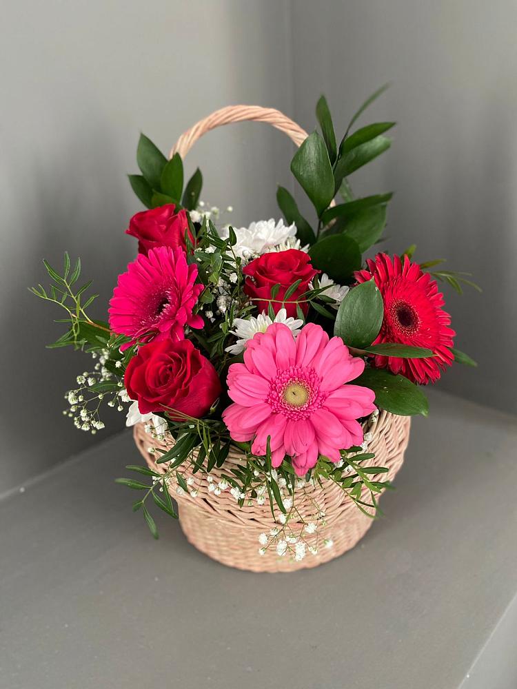 Цветочная композиция из Розы, Хризантемы и Герберы в корзине в Копейске