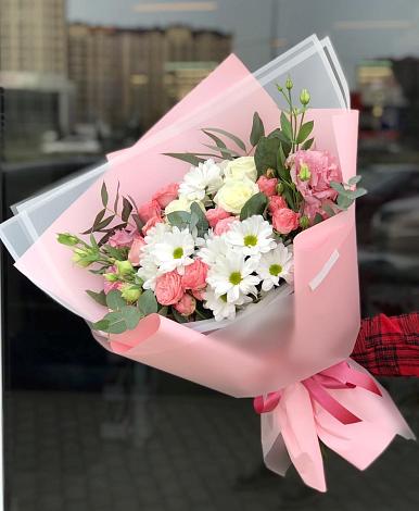 Букет цветов из: Розы, Лизиантусы и Хризантемы в Копейске