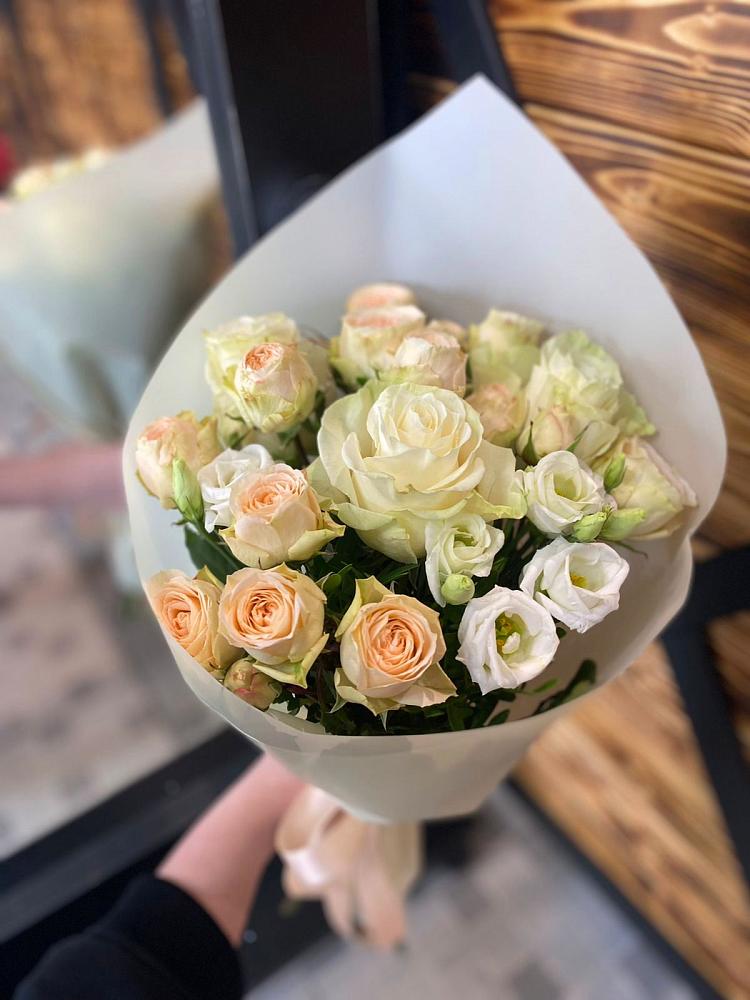 Букет цветов из: Розы и Лизиантусы в Копейске