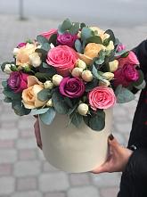 Цветочная композиция из Розы в шляпной коробке в Копейске